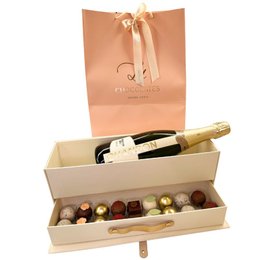 Imagem de Maleta com Chadon e 18 Doces Lu Chocolates