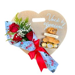 Imagem de Buquê e Coração Especial 