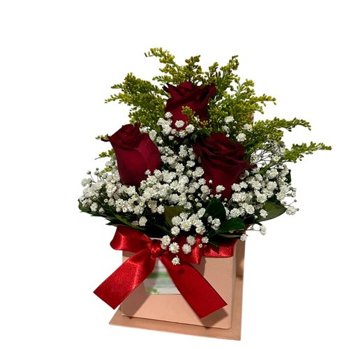 Arranjo de Três Rosas Vermelhas
