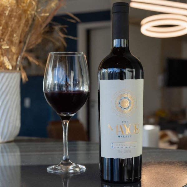 Cesta de Páscoa Gourmet Vinho & Cerâmica Artesanal