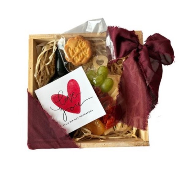 Box Celebre o Amor Vinho e Charcutaria