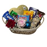 Cesta de Delícias com Pelúcia e Flores