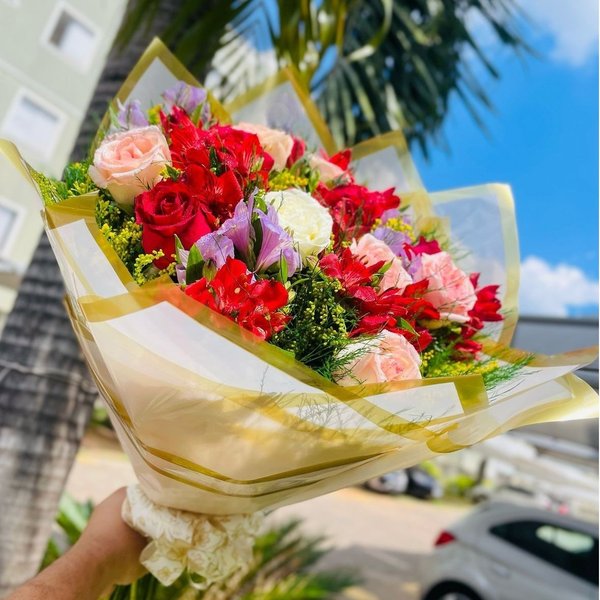 Buquê Mix de Rosas Coloridas