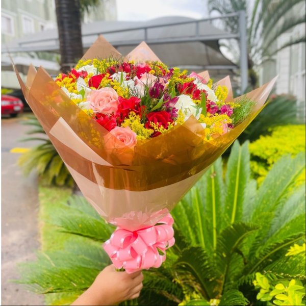 Buquê Mix de Rosas Coloridas