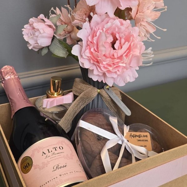Cesta Espumante Rosé e Flores Elegantes Rosas