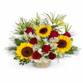 Arranjo Floral com Rosas Vermelhas e Girassóis