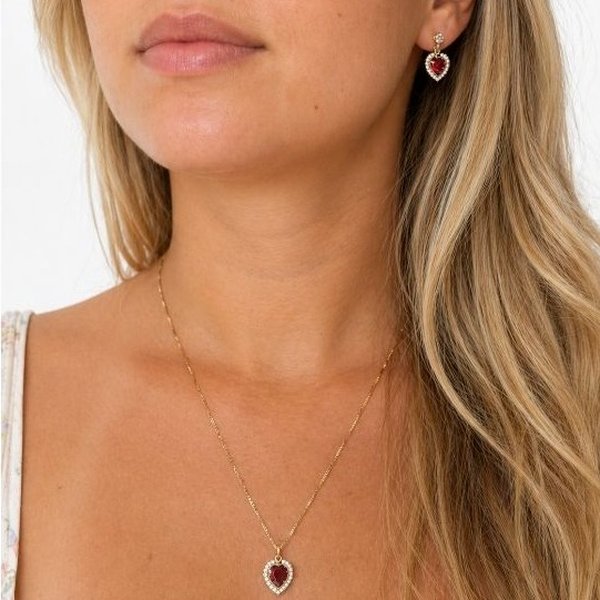 Conjunto Colar e Brinco Coração Banho Ouro 18k