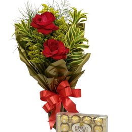 Imagem de Ramalhete duas Rosas colombianas e Ferrero Rocher