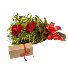 Imagem de Ramalhete de duas Rosas colombianas e bombom