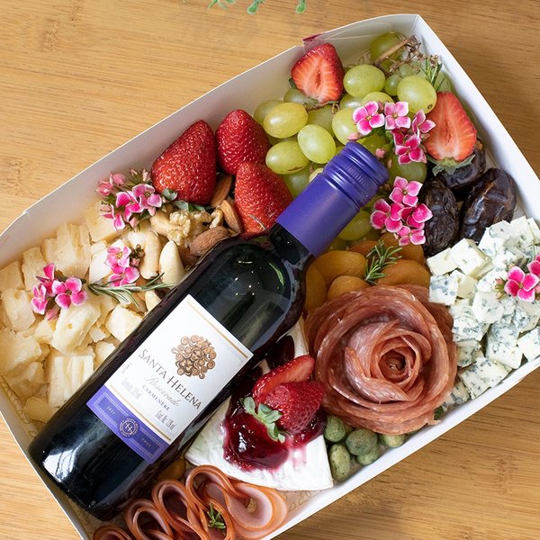  Tábua de Frios e Vinho 