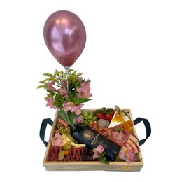 Imagem de Vinho e Tábua de Frios