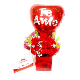 Imagem de Arranjo de rosas vermelhas com  balão e chocolate 