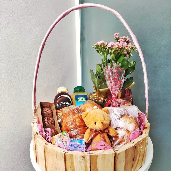 Cesta de Café da Manhã com Flor