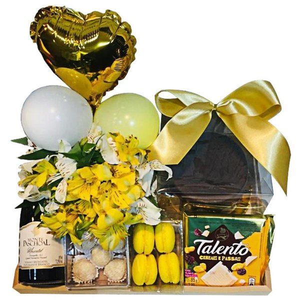 Cesta Aniversário Especial com Bolo e Espumante
