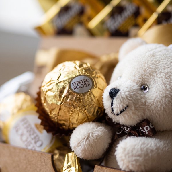 Girassol com Encanto Ferrero e Pelúcia