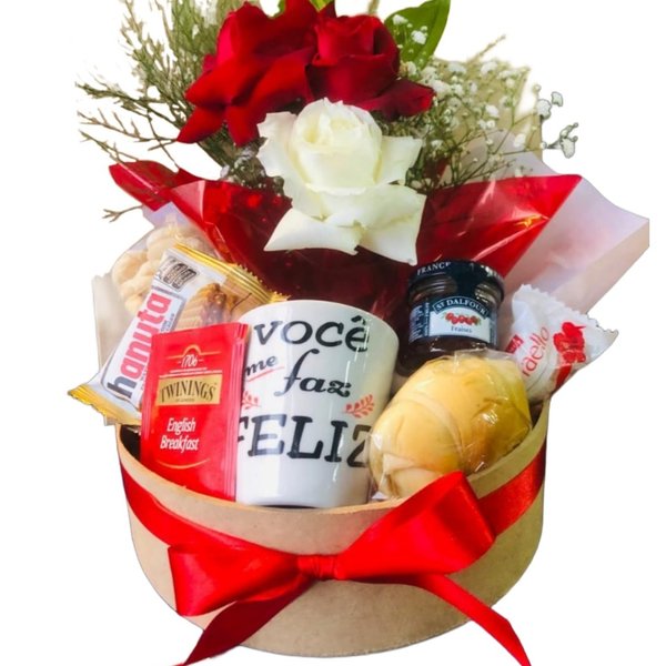 Cesta de Rosas e Doçuras Apaixonantes