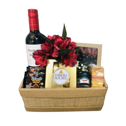 Cesta de Vinho e Petiscos