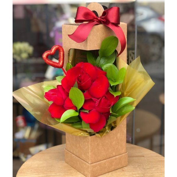Arranjo de Rosas Vermelhas Romântico