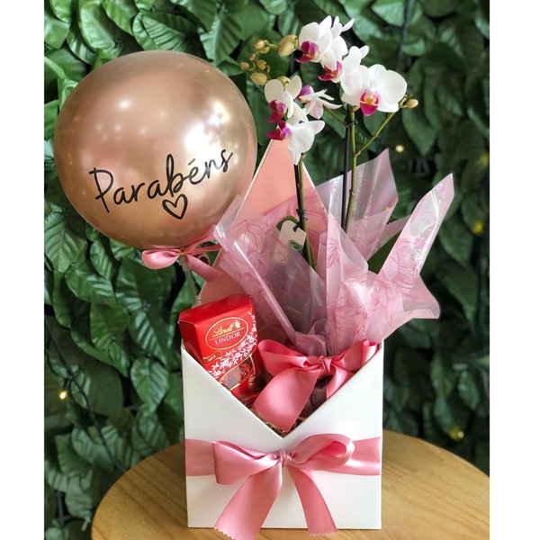 Cesta de Aniversário com Balão Parabéns