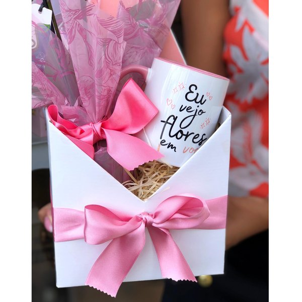 Cesta com Orquídea e Caneca Personalizada