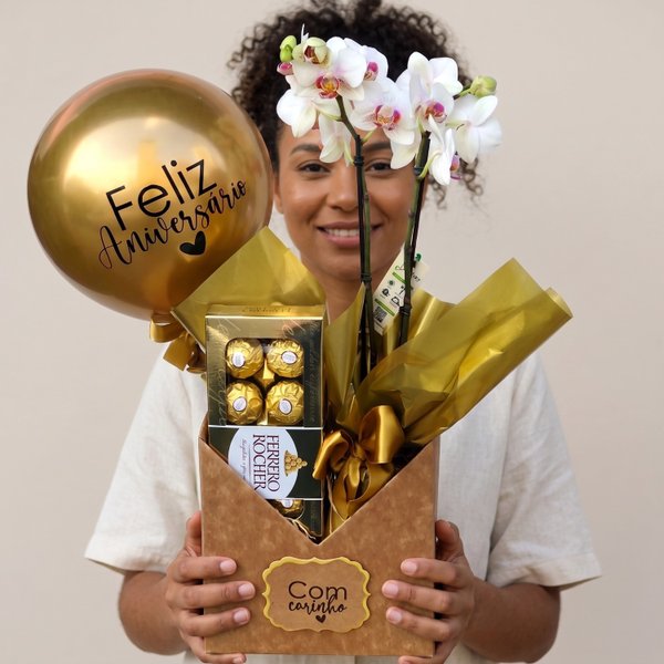 Presente de Aniversário com Orquídea e Chocolate