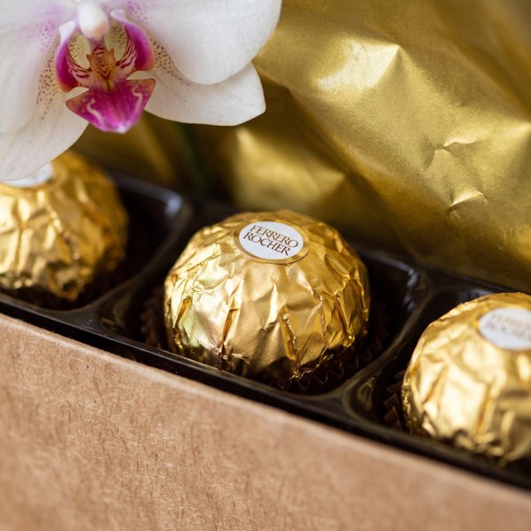 Presente de Aniversário com Orquídea e Chocolate