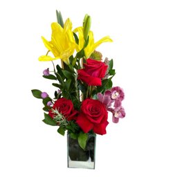 Imagem de Rosas e Lírios em Cachepô de Vidro