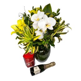 Imagem de Delicado Vaso de Orquídeas com Lírio