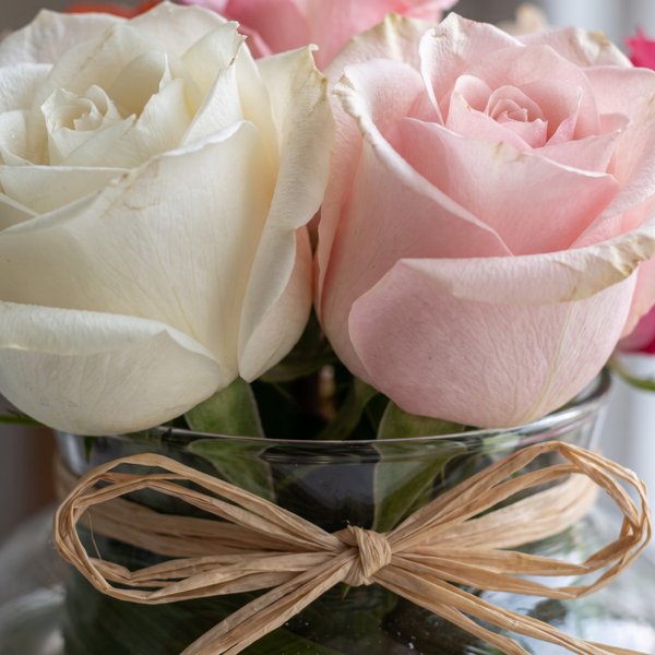 Arranjo de Rosas em Tons Claros