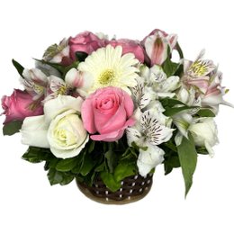 Imagem de Arranjo de Rosas com Astromélias