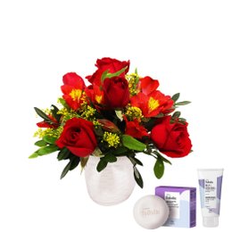 Imagem de Arranjo de Rosas com Kit Natura