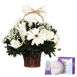 Imagem de Cesta de Flores Brancas com Kit Natura