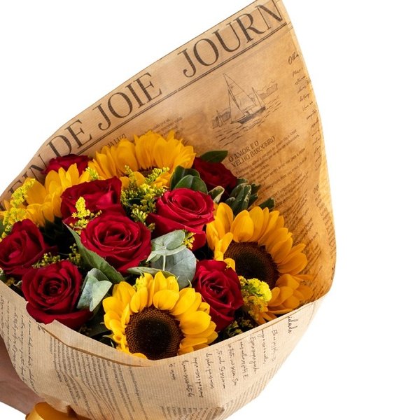 Buquê Encanto de Rosas e Girassóis