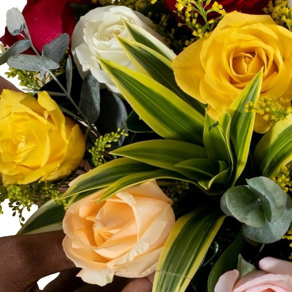 Buquê Ternura de Rosas Coloridas