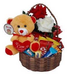 Imagem de Linda Cesta de Chocolates com Ursinho 