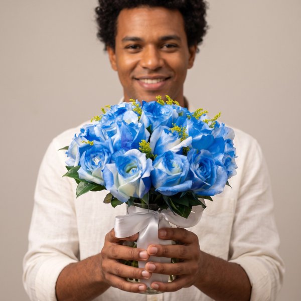 20 Rosas Tingidas de Azul  no Vaso