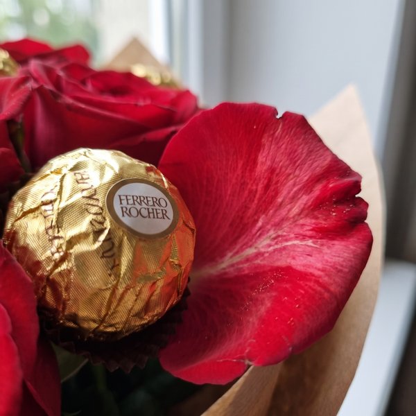 Buquê Rosas Vermelhas e Ferrero Rocher