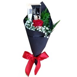 Imagem de Cone com Rosa e Chocolate 