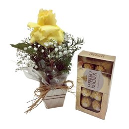 Imagem de Arranjo Com Rosa e Ferrero