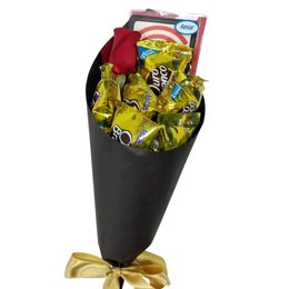 Imagem de Cone de rosa e bombons 