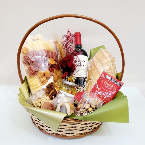 Cesta Vinho, Frios, Antepasto e Lindt