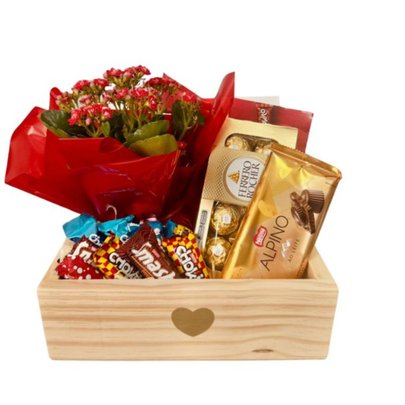 Cesta de Flores e Chocolates