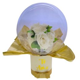 Imagem de Buquê de Rosas Bancas Dentro do Balão
