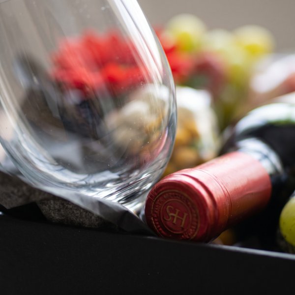 Caixa de Alça com Vinho e Petiscos