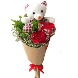 Imagem de Cone de Rosa, Kit kat e Pelúcia