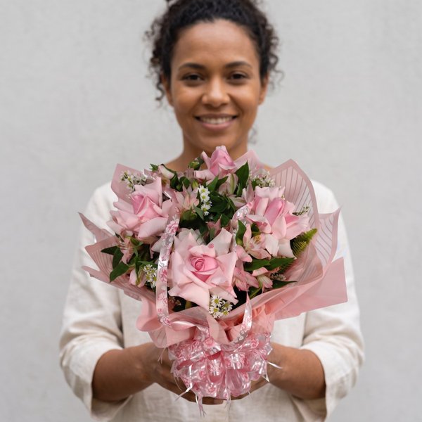 Buquê com Rosas e Astromélias 