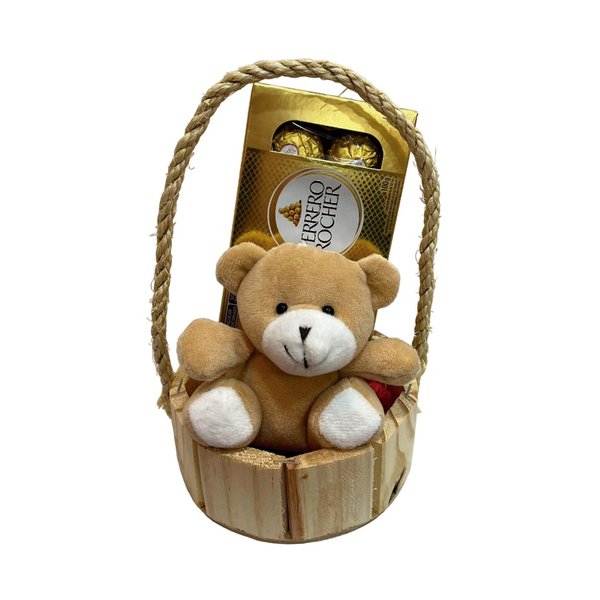 Cesta Madeira e Chaveiro de Pelúcia
