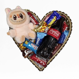 Imagem de Cesta Coração com Lafufu e Chocolate