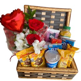 Imagem de Cesta Café da Manhã com Arranjo de Rosas 