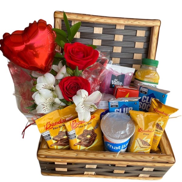 Café da Manhã com Arranjo de Rosas 